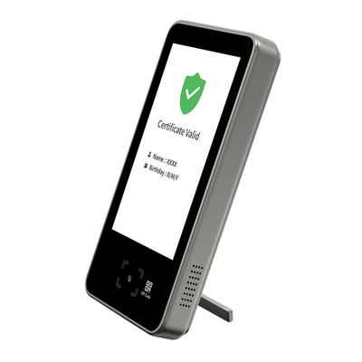 COVID 19デジタルの緑のパスポートのEUの健康コード読者イタリアは緑のパスの走査器を点検した