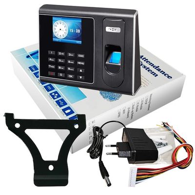 従業員はデスクトップの生物測定の指紋のタイム レコーダーを打つ